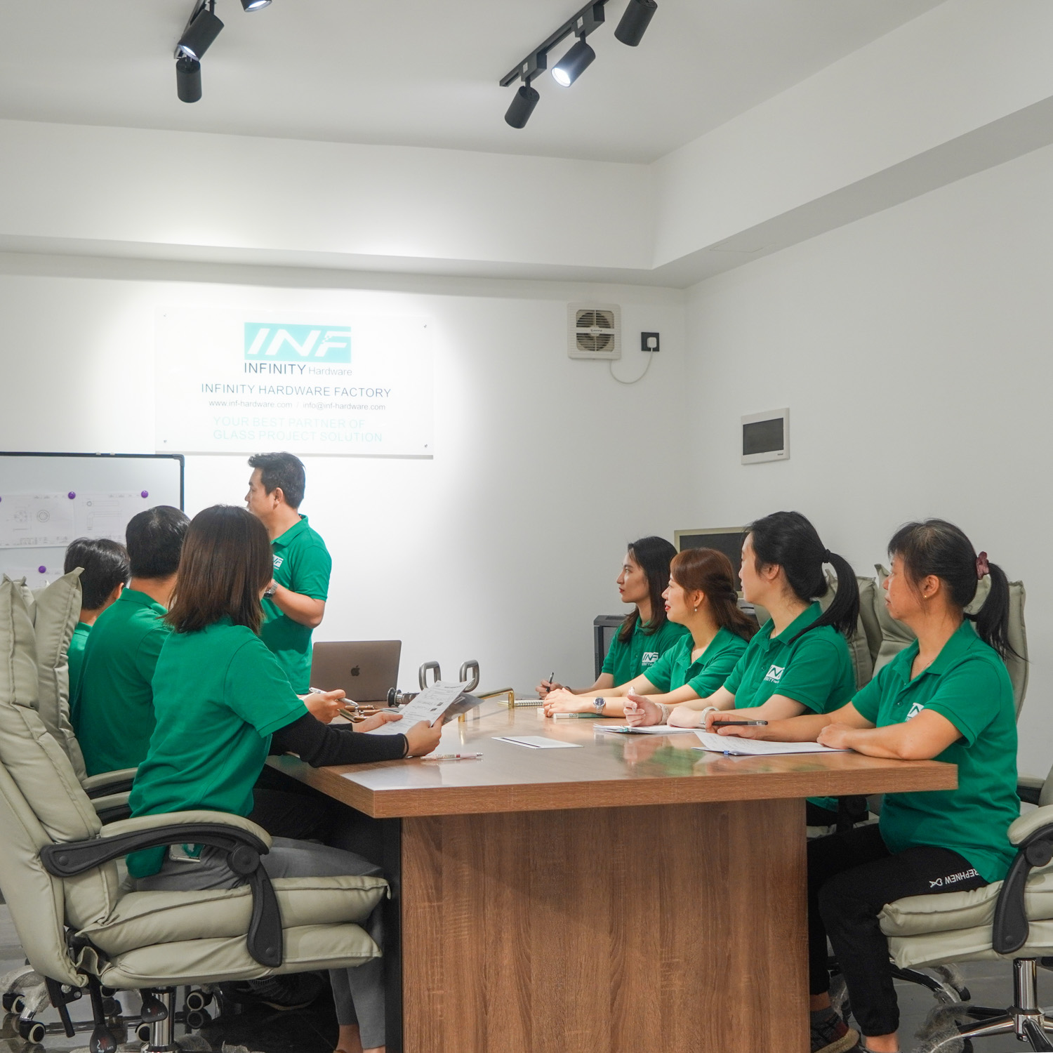 tipos de cerraduras para puertas corredizas de vidrio